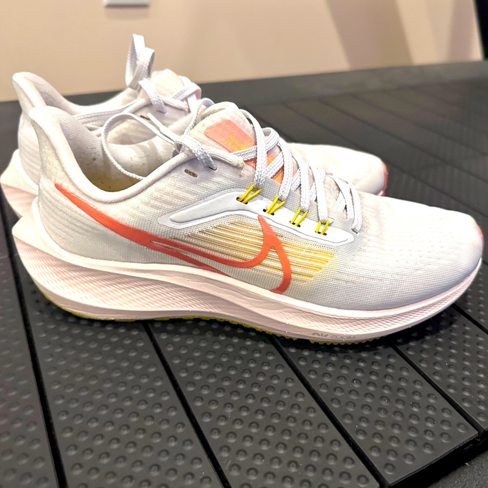 Nike Women's Air Zoom Pegasus 39 Running Shoes